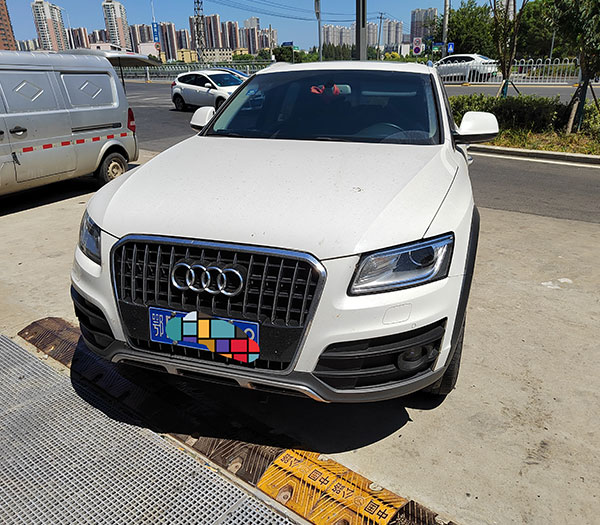 汽車(chē)擋風(fēng)玻璃上有劃痕怎么修復(fù)？